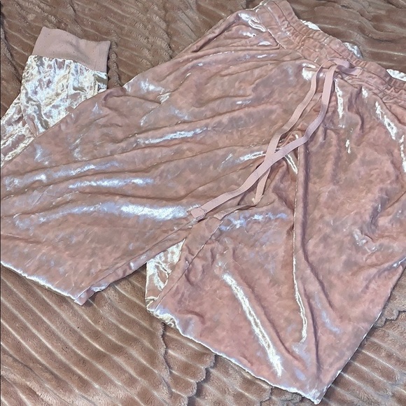 Velvet Joggers - Picture 4 of 7